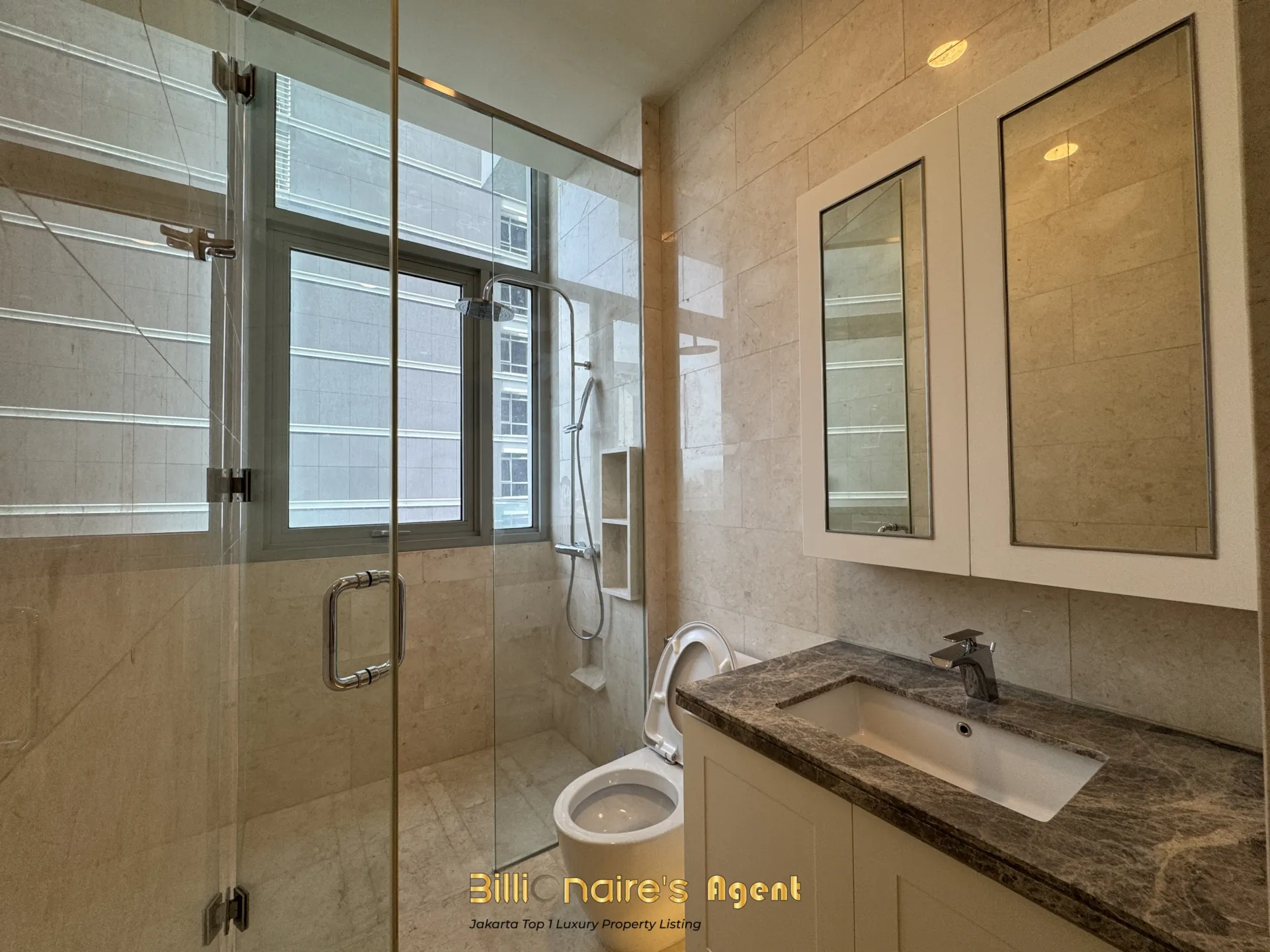 Dijual Apartemen Mewah 2 Kamar Full Furnished di The Stature Jakarta