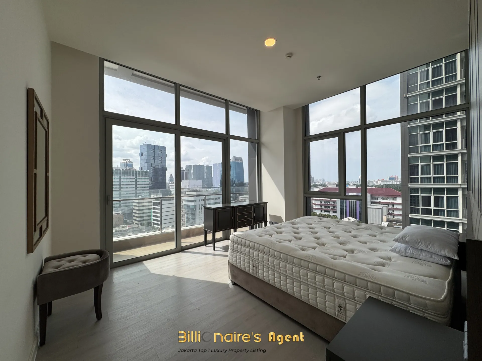Dijual Apartemen Mewah 2 Kamar Full Furnished di The Stature Jakarta
