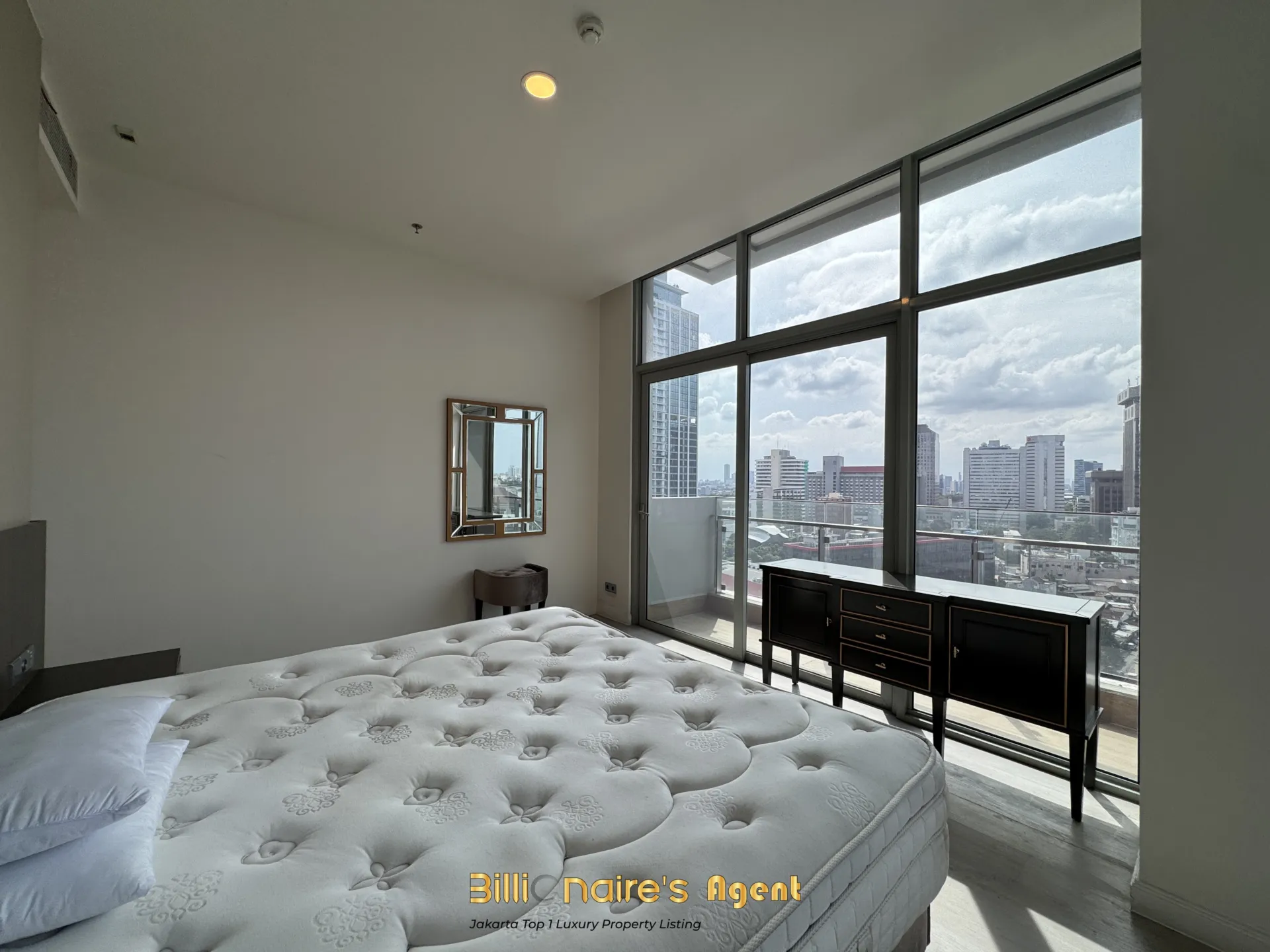 Dijual Apartemen Mewah 2 Kamar Full Furnished di The Stature Jakarta