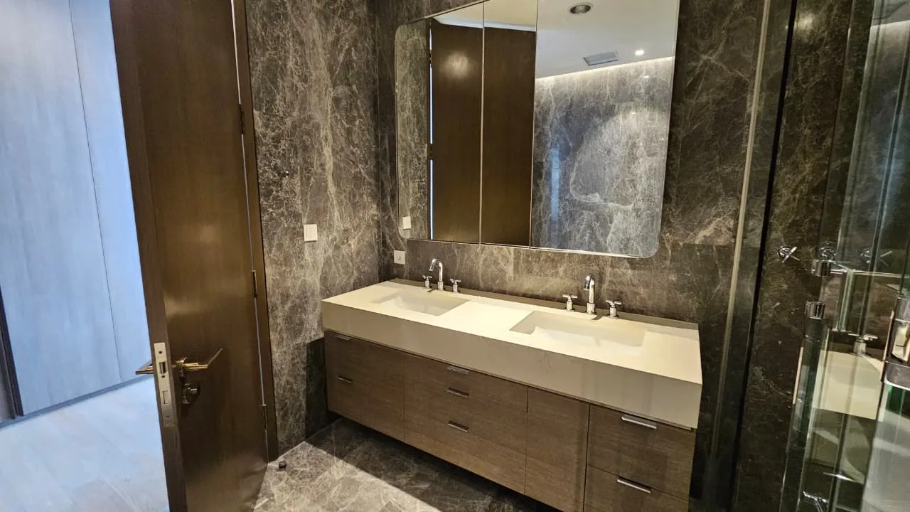 Billionaire's Agent - Photo 2025 12 08 12 26 33 1