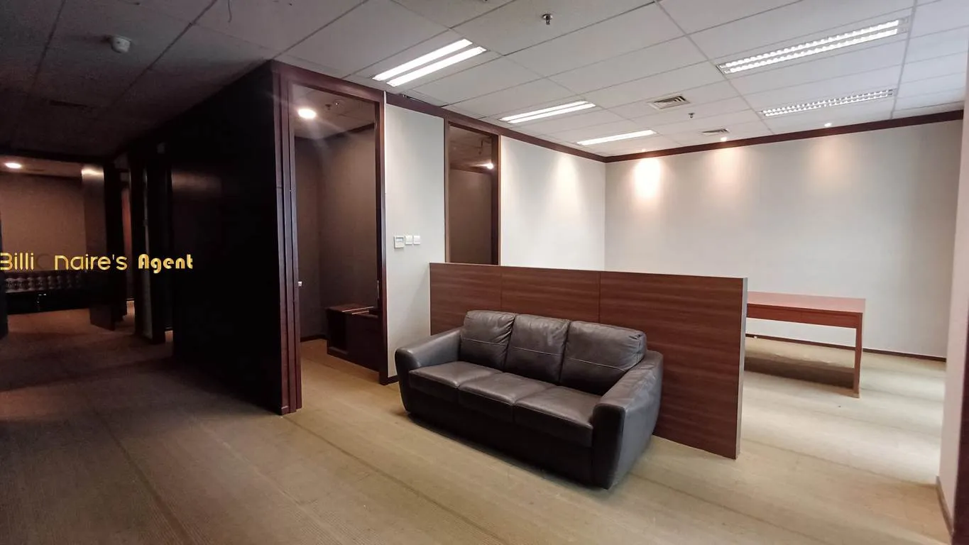 Billionaire's Agent - Photo 2025 12 17 15 15 51 1 Copy