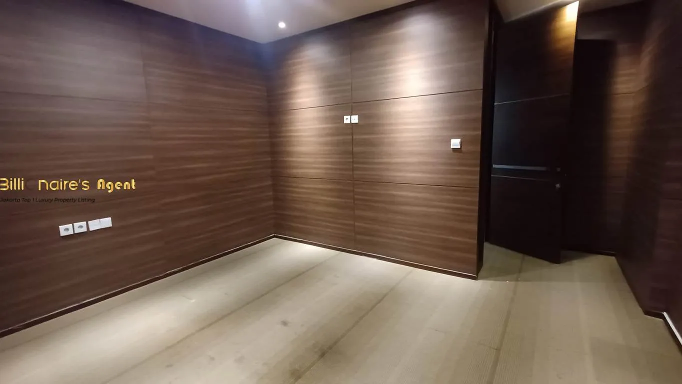 Billionaire's Agent - Photo 2025 12 17 15 15 52 1 Copy