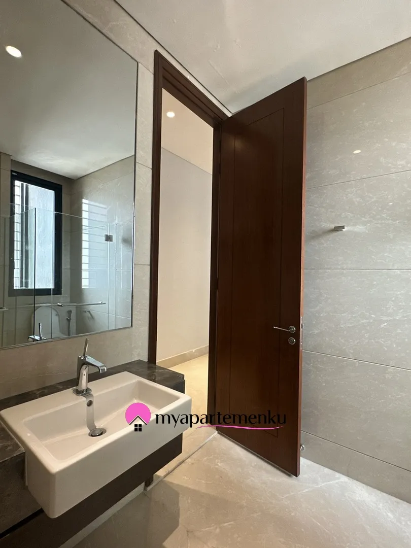 Billionaire's Agent - Disewakan Apartemen 3 Kamar Private Lift dan Full Furnished by Regent Residences Jakarta