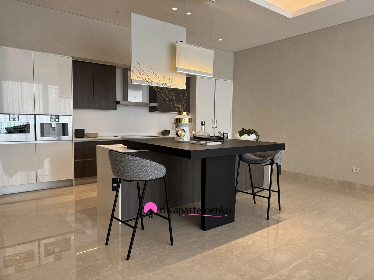 Billionaire's Agent - Dijual Apartemen Mewah 3 Kamar Interior Desain By MOIE di Regent Residences Jakarta