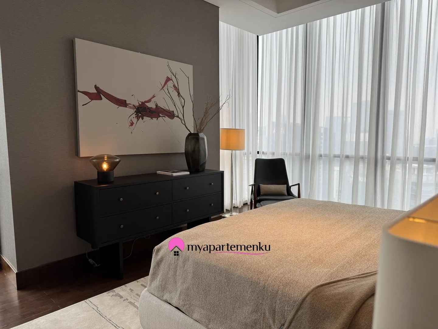 Billionaire's Agent - Dijual Apartemen Mewah 3 Kamar Interior Desain By MOIE di Regent Residences Jakarta