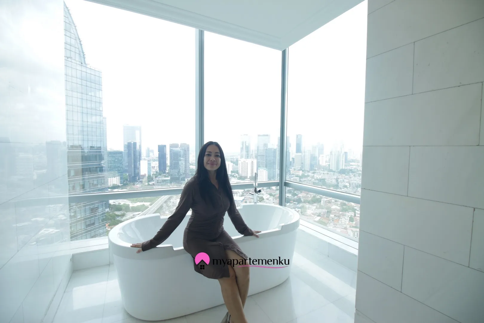Billionaire's Agent - Dijual Apartemen 4 Kamar Tidur Private Lift di Raffles Residences Jakarta