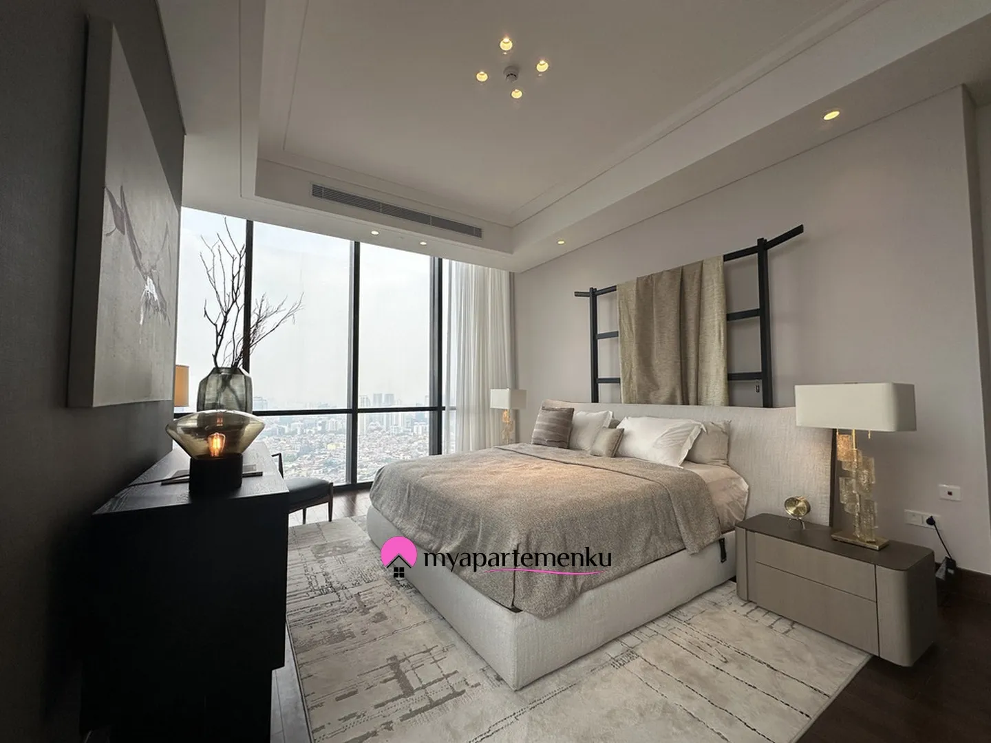 Billionaire's Agent - Dijual Apartemen Mewah 3 Kamar Interior Desain By MOIE di Regent Residences Jakarta