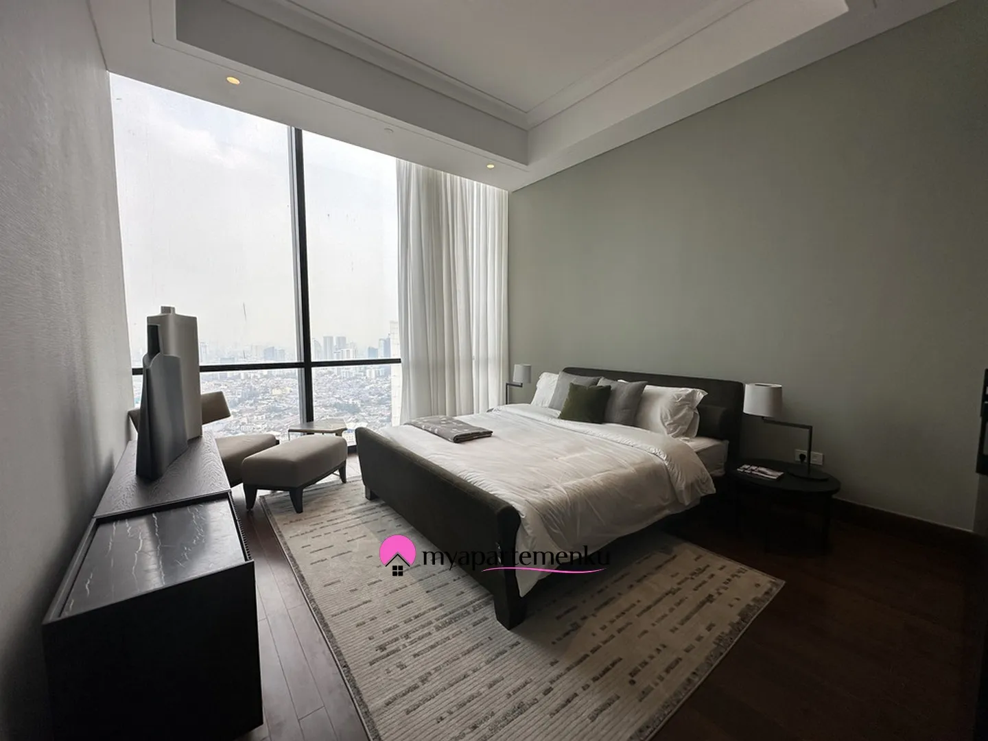 Billionaire's Agent - Dijual Apartemen Mewah 3 Kamar Interior Desain By MOIE di Regent Residences Jakarta