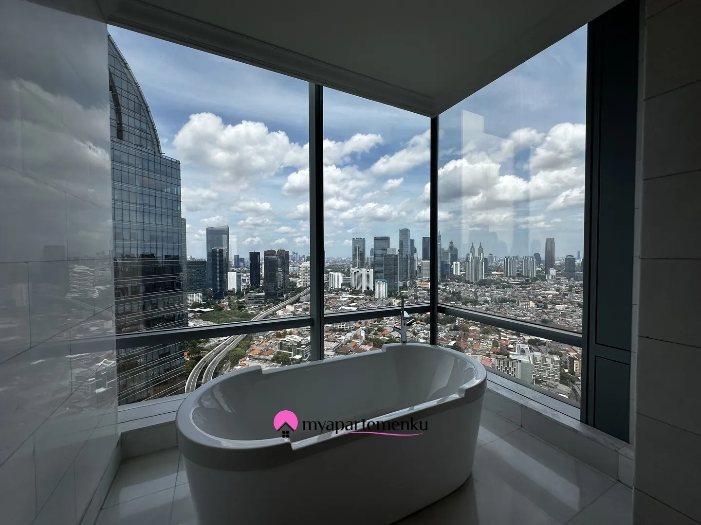 Billionaire's Agent - Dijual Apartemen 4 Kamar Tidur Private Lift di Raffles Residences Jakarta