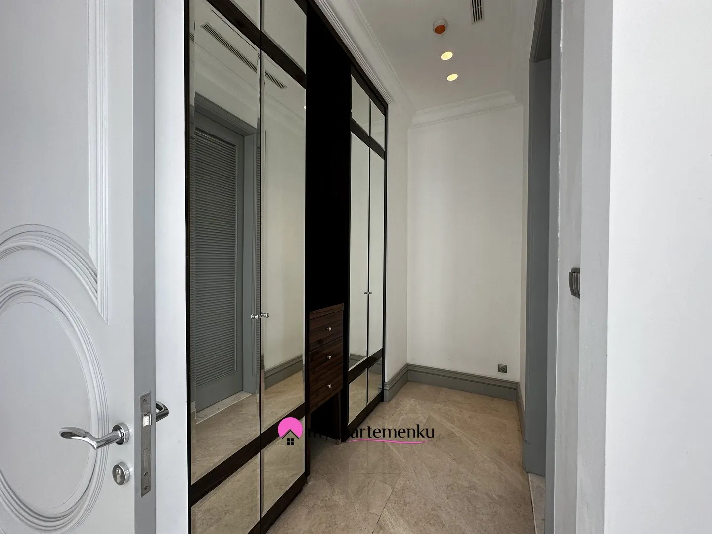 Billionaire's Agent - Dijual Apartemen 4 Kamar Tidur Private Lift di Raffles Residences Jakarta