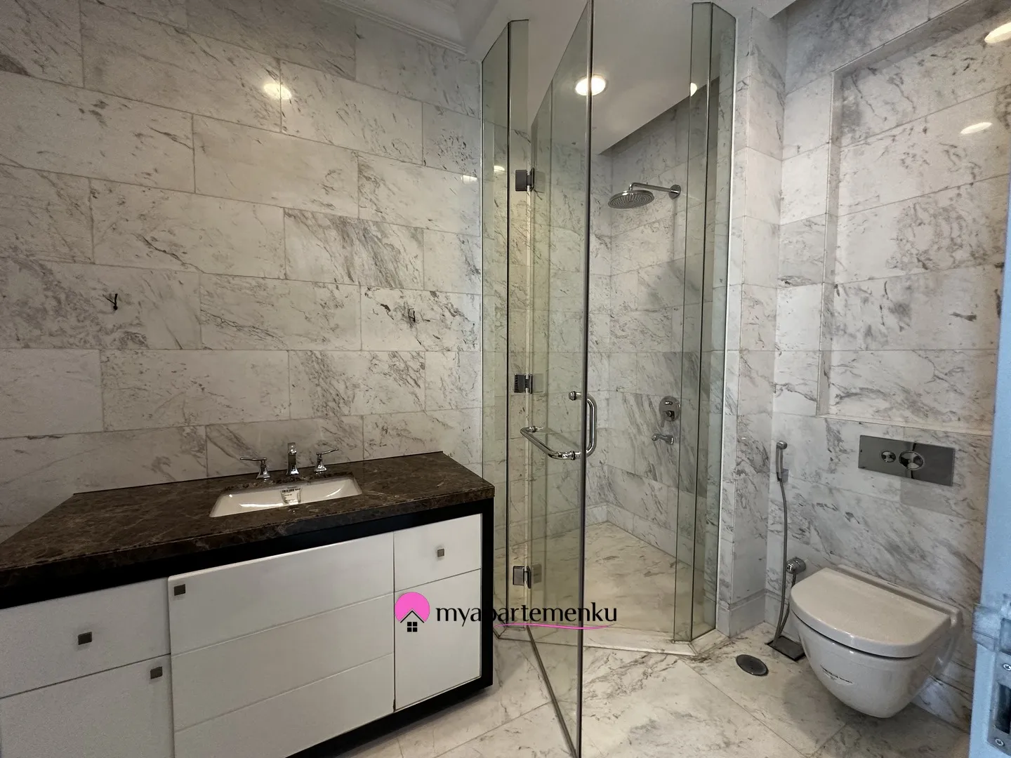 Billionaire's Agent - Dijual Apartemen 4 Kamar Tidur Private Lift di Raffles Residences Jakarta