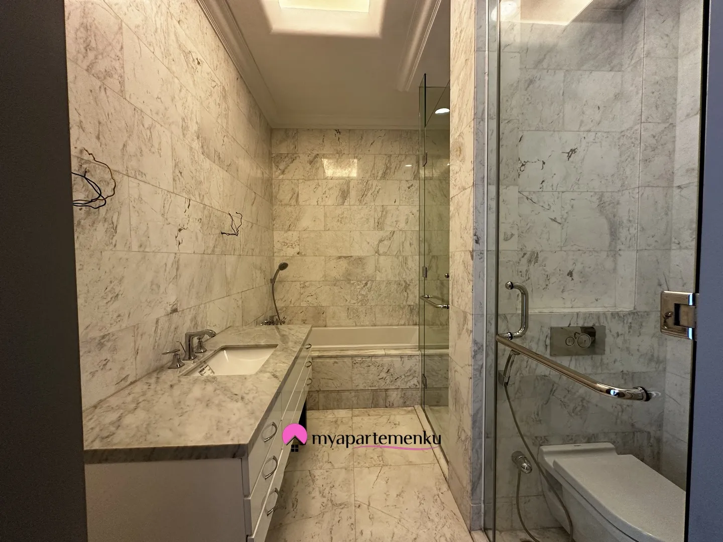 Billionaire's Agent - Dijual Apartemen 4 Kamar Tidur Private Lift di Raffles Residences Jakarta