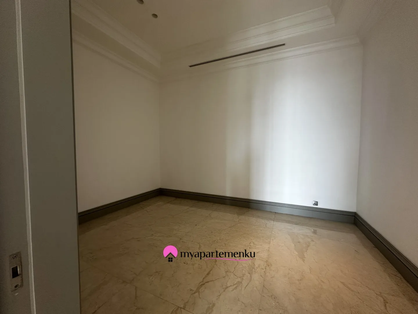 Billionaire's Agent - Dijual Apartemen 4 Kamar Tidur Private Lift di Raffles Residences Jakarta