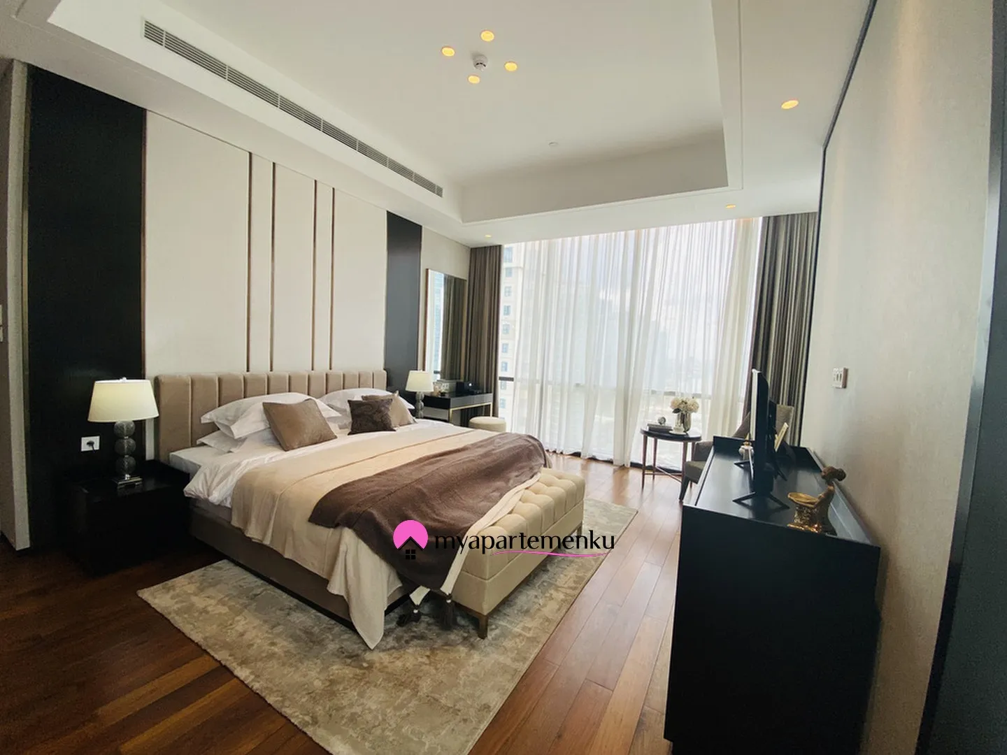 Billionaire's Agent -Dijual Apartemen Mewah 2 Kamar Interior Desain By Vinoty Living di Regent Residences Jakarta