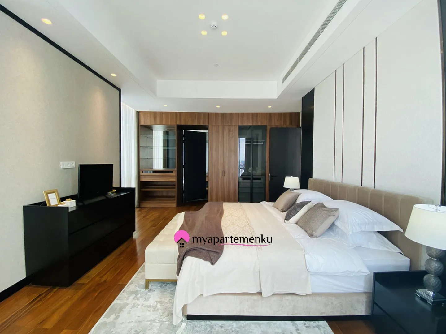 Billionaire's Agent -Dijual Apartemen Mewah 2 Kamar Interior Desain By Vinoty Living di Regent Residences Jakarta