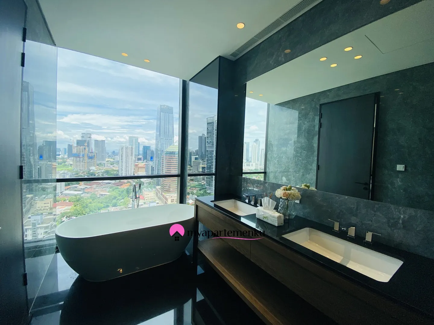 Billionaire's Agent -Dijual Apartemen Mewah 2 Kamar Interior Desain By Vinoty Living di Regent Residences Jakarta