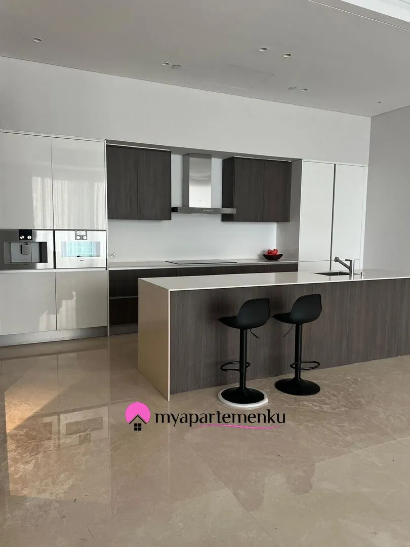 Billionaire's Agent - Disewakan Apartemen 3 Kamar Private Lift dan Full Furnished by Regent Residences Jakarta