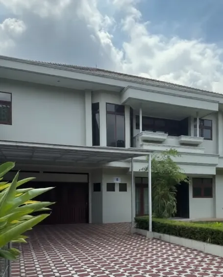 Billionaire's Agent - Disewakan Rumah Compound 2 Lantai di JERVOIS Park, Jakarta Selatan