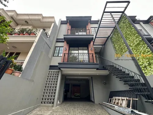 Billionaire's Agent - Dijual Rumah 3 Lantai Dekat MRT di SWARNABUMI RESIDENCE Cilandak