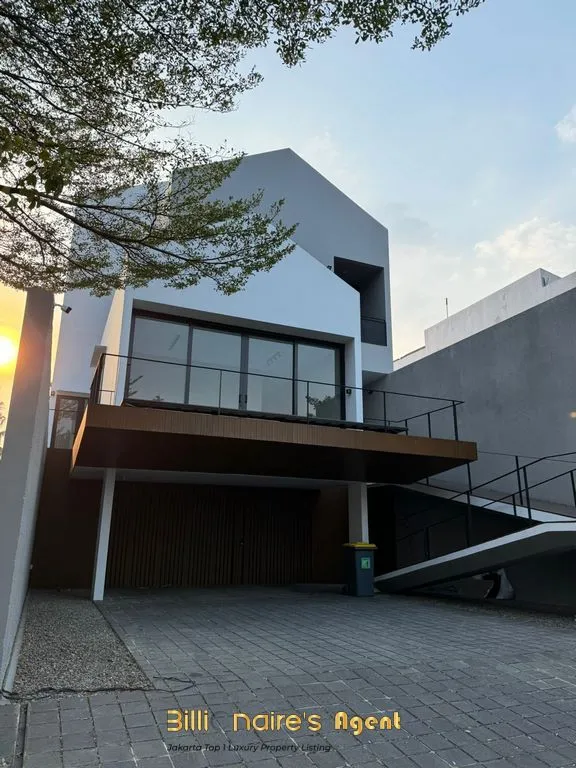 Billionaire's Agent - Dijual Rumah 3 Lantai + RoofTop di AMPERA Jakarta Selatan