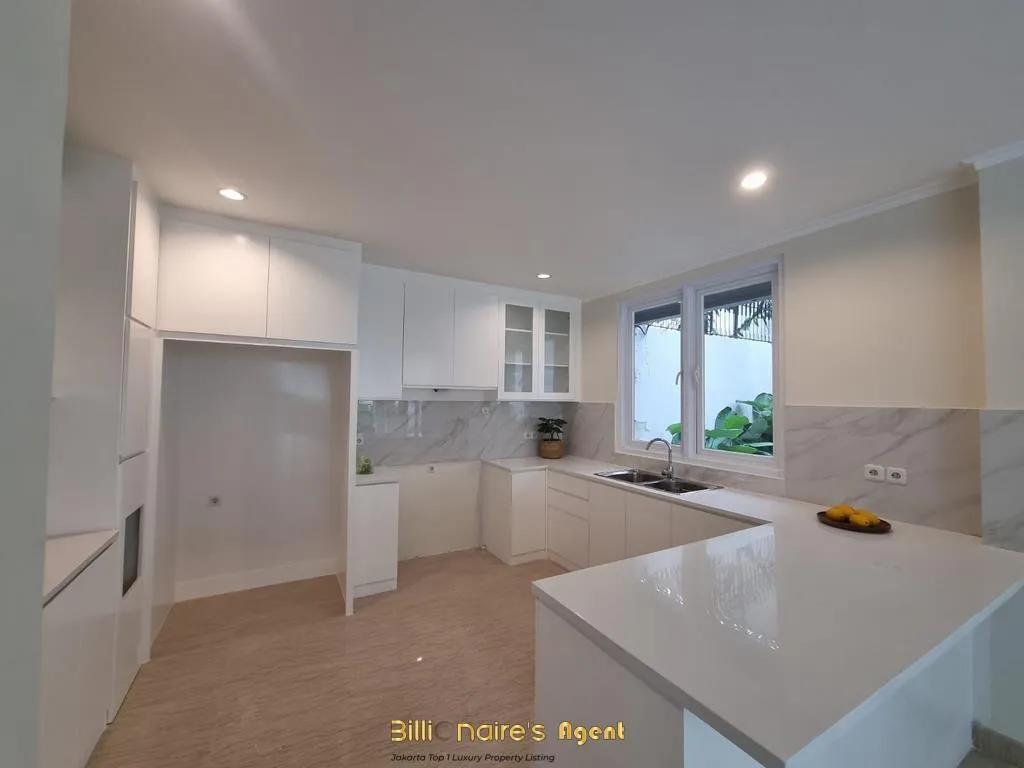 Billionaire's Agent - Disewa Rumah 5 Kamar with Pool di Executive Paradise Jakarta Selatan