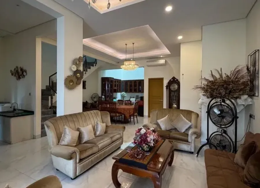 Billionaire's Agent - Dijual Rumah 3 Lantai 5 Kamar diKomplek Taman Gandaria Jakarta Selatan