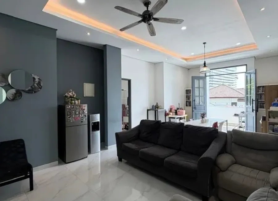 Billionaire's Agent - Dijual Rumah 3 Lantai 5 Kamar diKomplek Taman Gandaria Jakarta Selatan