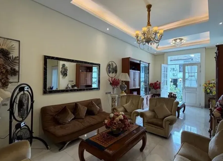 Billionaire's Agent - Dijual Rumah 3 Lantai 5 Kamar diKomplek Taman Gandaria Jakarta Selatan