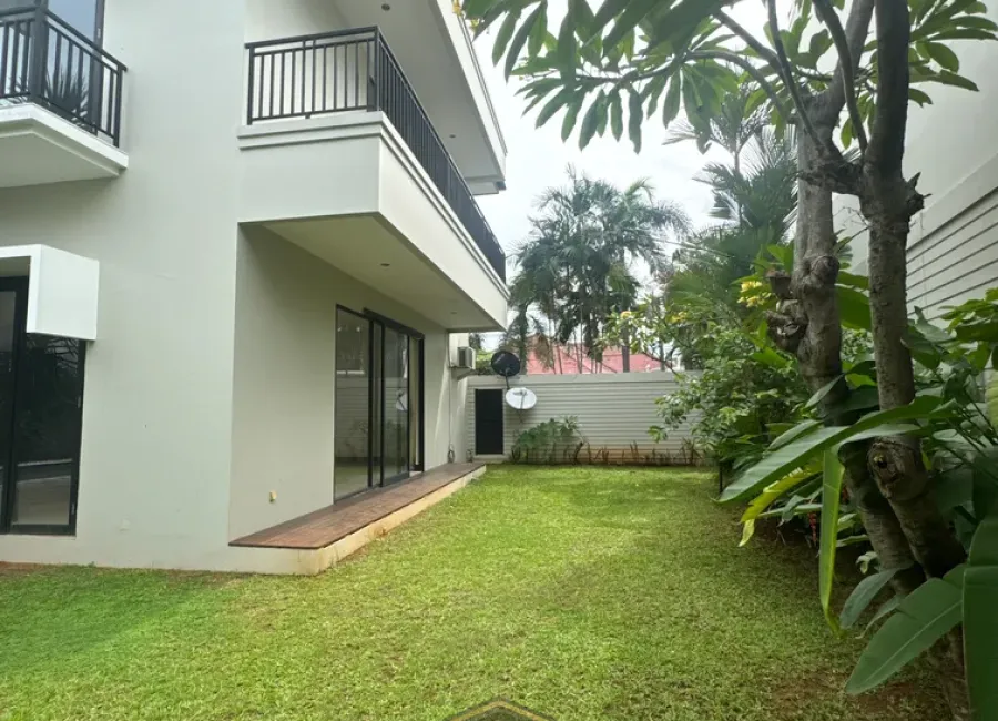 Dijual Rumah 2 Lantai Semi Furnish Siap Huni di Cipete Jakarta Selatan