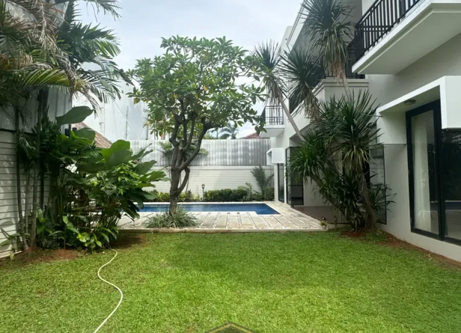 Dijual Rumah 2 Lantai Semi Furnish Siap Huni di Cipete Jakarta Selatan