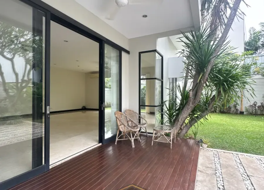 Dijual Rumah 2 Lantai Semi Furnish Siap Huni di Cipete Jakarta Selatan