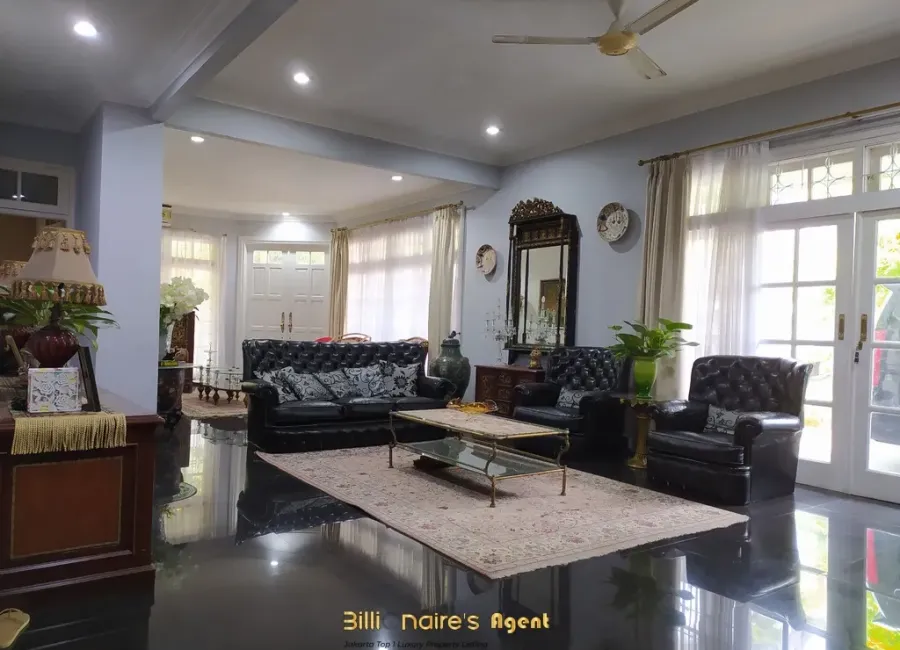 Billionaire's Agent -DiJual Rumah 2 Lantai di Jl. Bunga Cente, Jakarta Selatan