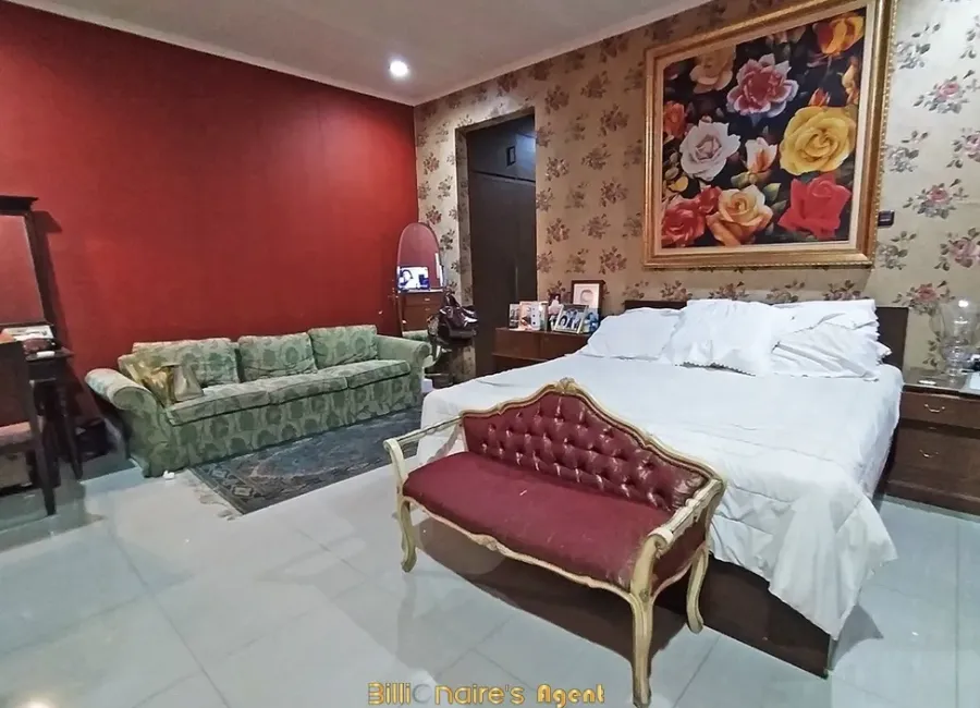 Billionaire's Agent -DiJual Rumah 2 Lantai di Jl. Bunga Cente, Jakarta Selatan