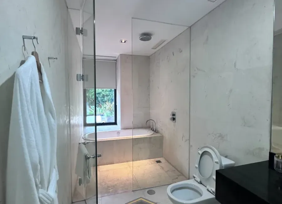 Dijual Apartemen Unit Patio 2 Kamar Private Pool di VERDE ONE Jakarta