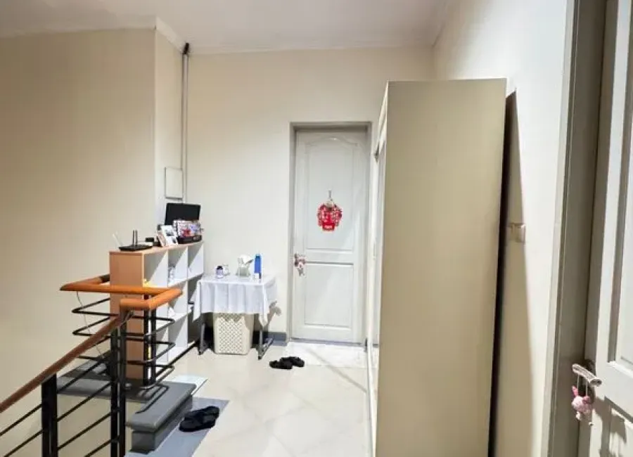Billionaire's Agent - Dijual Rumah 2 1/2 Lantai di Jl. Kapuas Jakarta Pusat