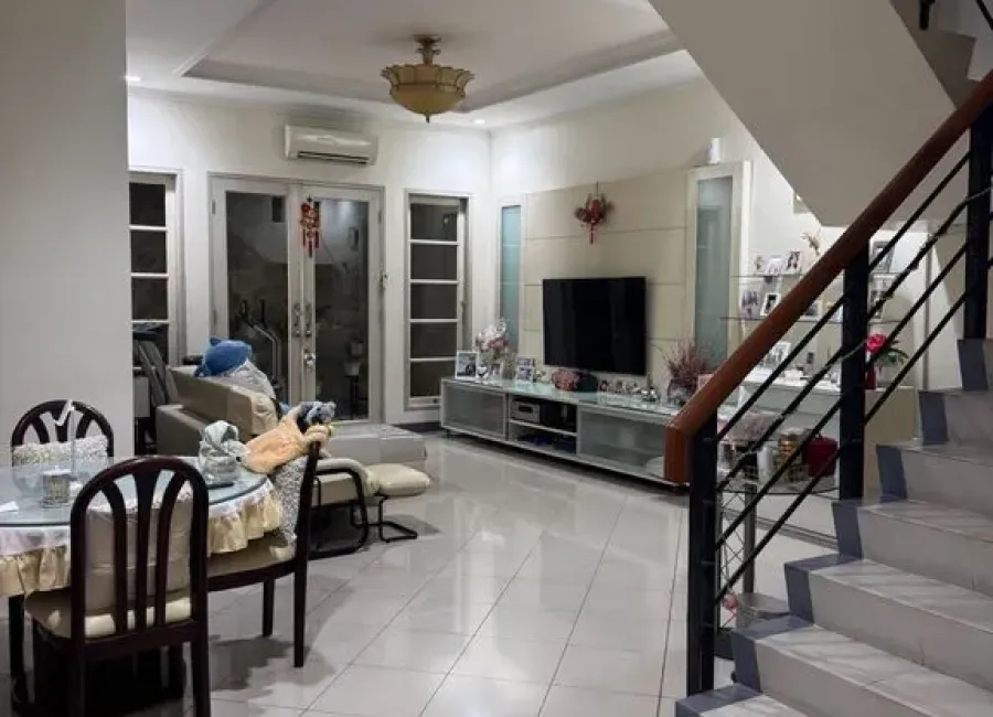 Billionaire's Agent - Dijual Rumah 2 1/2 Lantai di Jl. Kapuas Jakarta Pusat