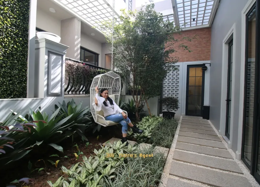 Billionaire's Agent - Img 6454 Copy