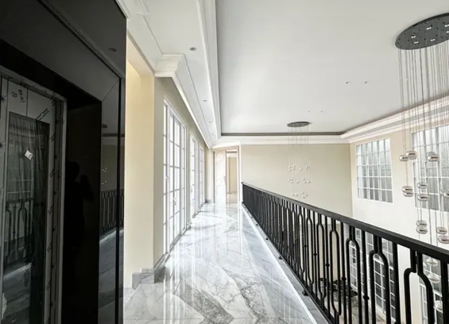 Billionaire's Agent - Dijual Rumah Mewah di Patra Kuningan Jakarta Selatan