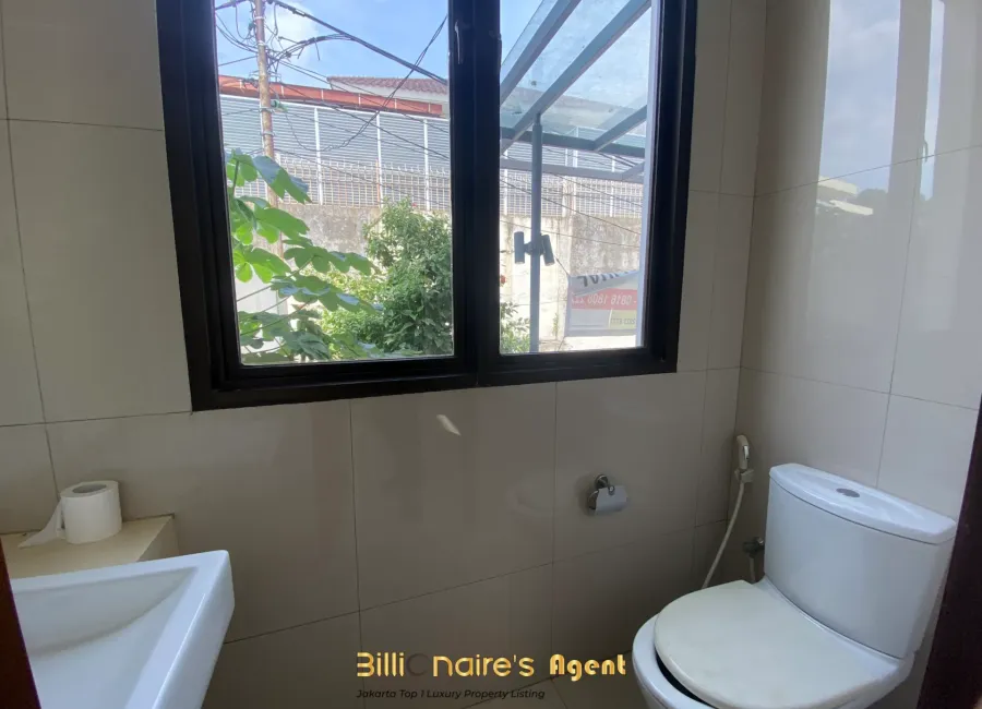 Dijual Rumah 2 Lantai Siap Huni di Permata Hijau, Jakarta Selatan