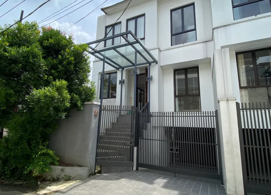 Dijual Rumah 2 Lantai Siap Huni di Kebayoran Baru, Jakarta Selatan