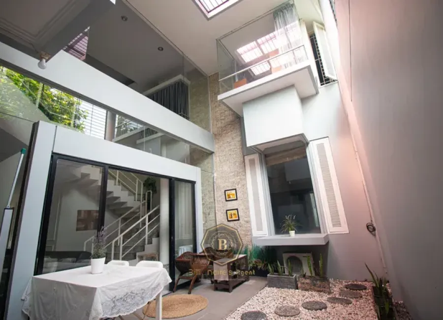 Billionaire's Agent - Img 9658