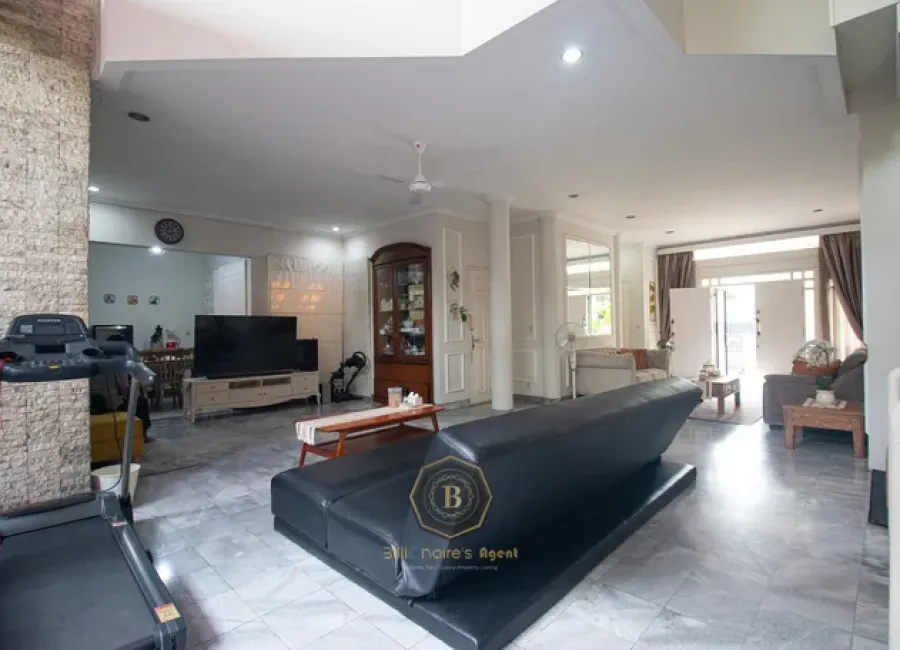 Billionaire's Agent - Img 9660