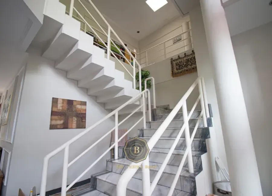 Billionaire's Agent - Img 9666