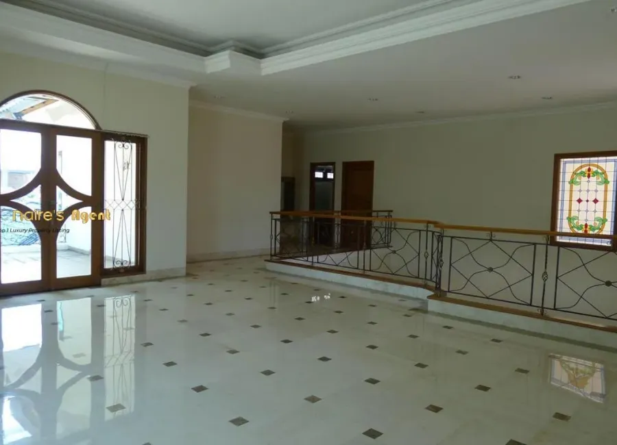 Billionaire's Agent - Photo 2019 04 30 10 01 42 1 Copy