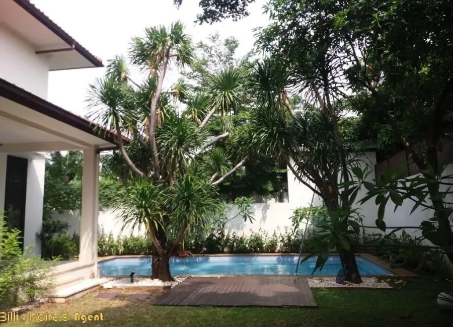 DISEWAKAN RUMAH 2 LANTAI (Rumah Compound) Ber-Gaya Resort COCOK EXPART di CIPETE Jakarta Selatan