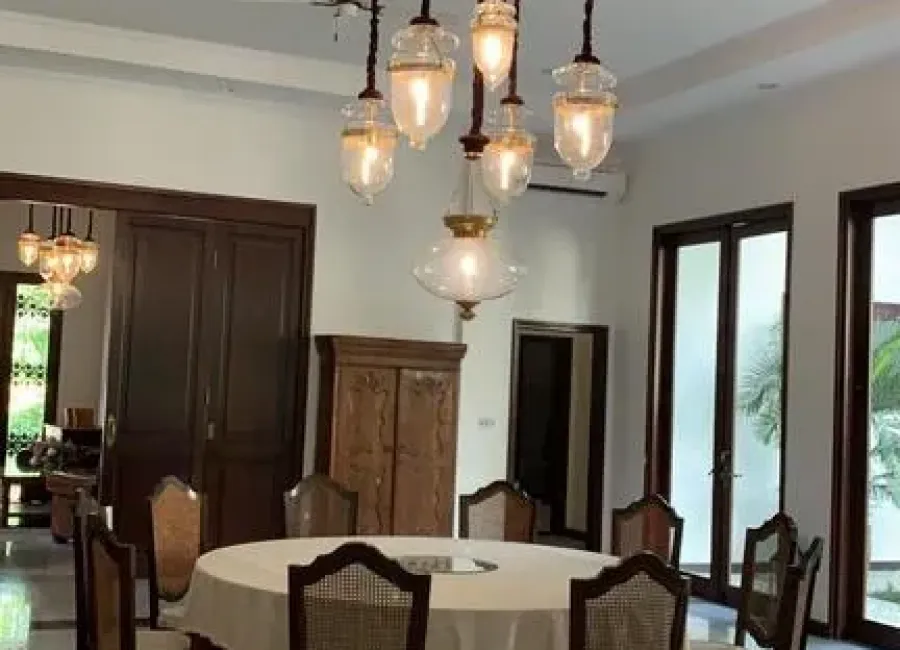 Billionaire's Agent - Disewa Rumah 2 lantai Private Pool di Jl.Lembang Menteng Jakarta Pusat