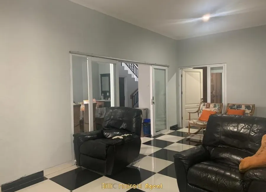 Billionaire's Agent - Dijual Rumah 2 lantai Siap Pakai di Kebon Baru, Tebet Jakarta Selatan