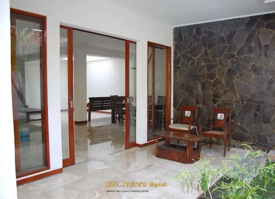 Billionaire's Agent - Dijual Rumah 5 Kamar di Jalan Mangunsarkoro Menteng, Jakarta Pusat