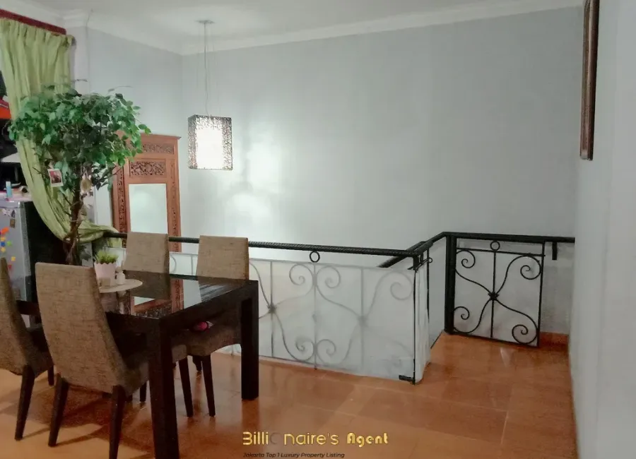 Billionaire's Agent -DiJual Rumah 2 Lantai di Jl. Bunga Cente, Jakarta Selatan