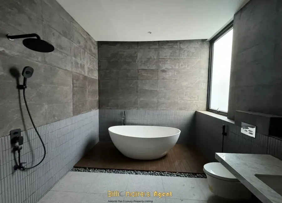 Billionaire's Agent - Dijual Rumah 3 Lantai + RoofTop di AMPERA Jakarta Selatan